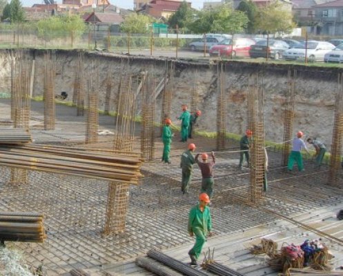 Portuarii şi constructorii îşi riscă vieţile nerespectând regulile de securitate